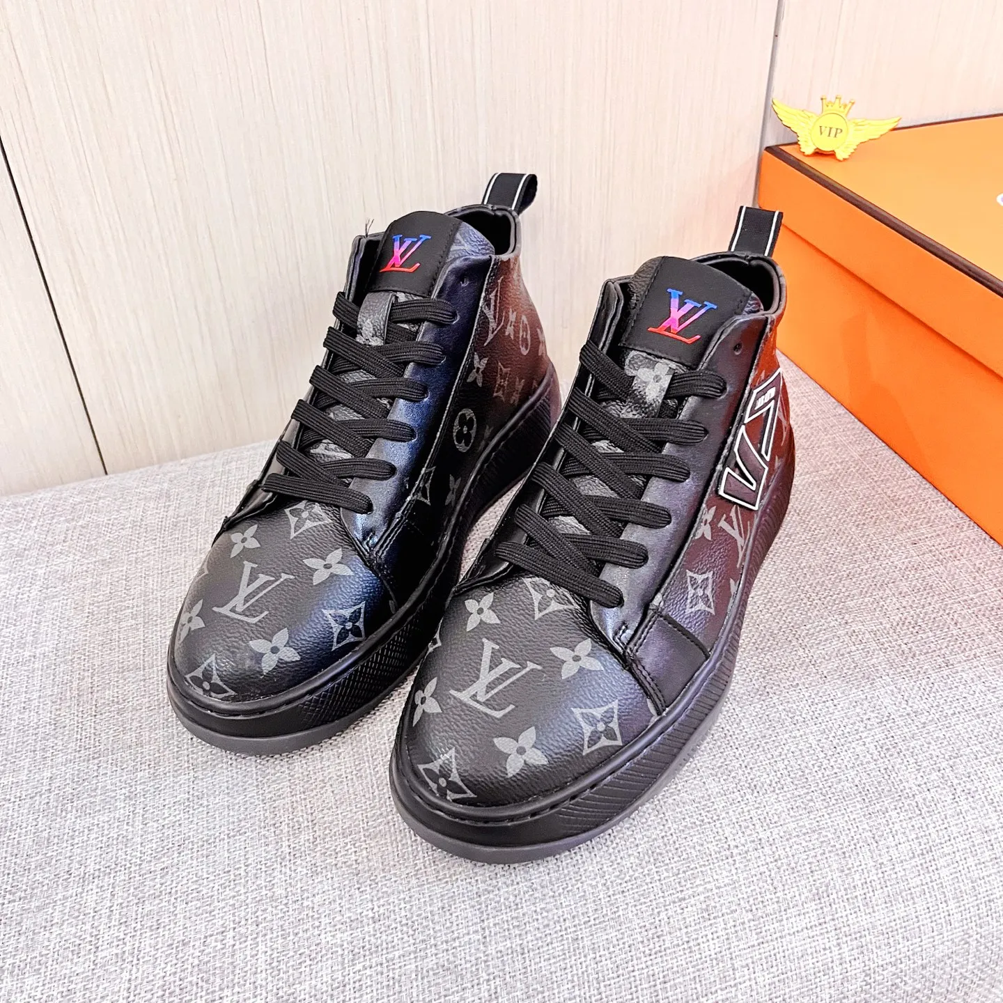 Men's shoes 💰 460 men's shoes 💰 [ LV ] 🔥 Louis Vuitton, high-end men's shoes brand official website 1:1 latest masterpiece: uppers are made of Italian imported first-layer cowhide with comfortable and breathable lining ➕ original non-slip and wear-resistant outsole 🔥, making walking more convenient and comfortable! An exclusive new model, a stunning work, a beautiful 1:1 replica [color] compared to the official quality! Create a fashionable personality to set off your uniqueness! A must-have for trendy men! Classic 🔥Size: 38-44 Color: 🔥 3⃣️colors available🔥.